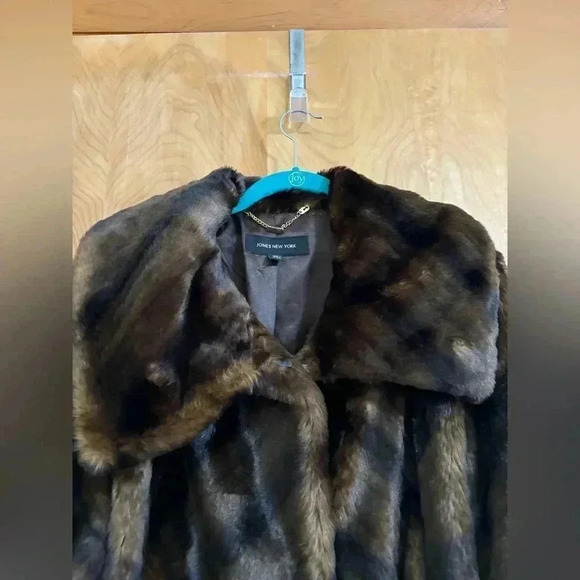 Jones New York Faux Fur Coat Size XL EUC - Picture 4 of 15
